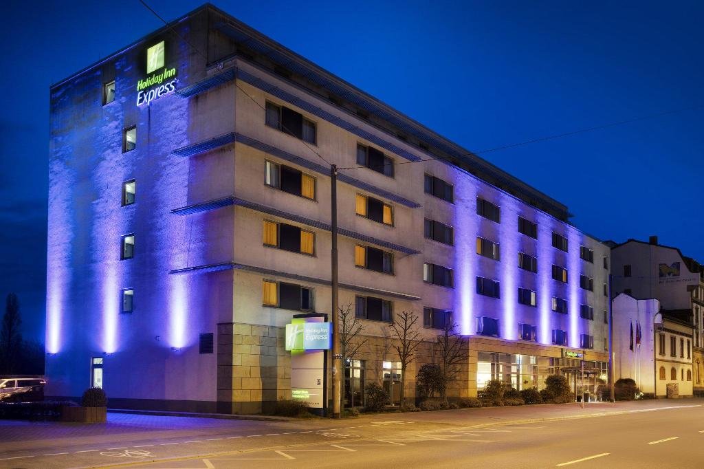 Holiday Inn Frankfurt Airport Kostenlos Parken www.mobypark.com